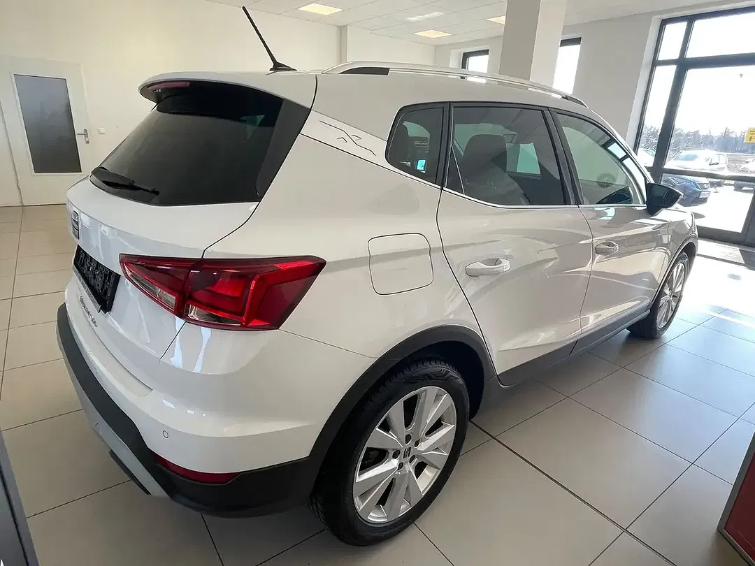 SEAT Arona - Thumbnail 3
