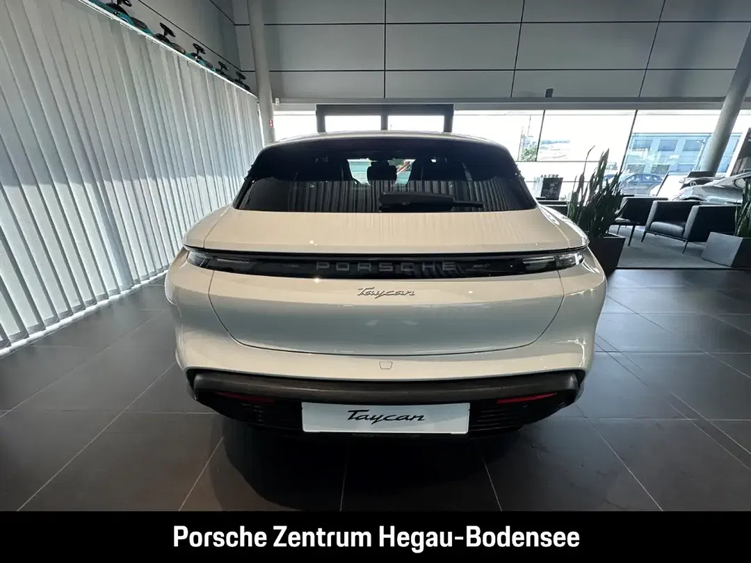 Porsche Taycan - Thumbnail 5