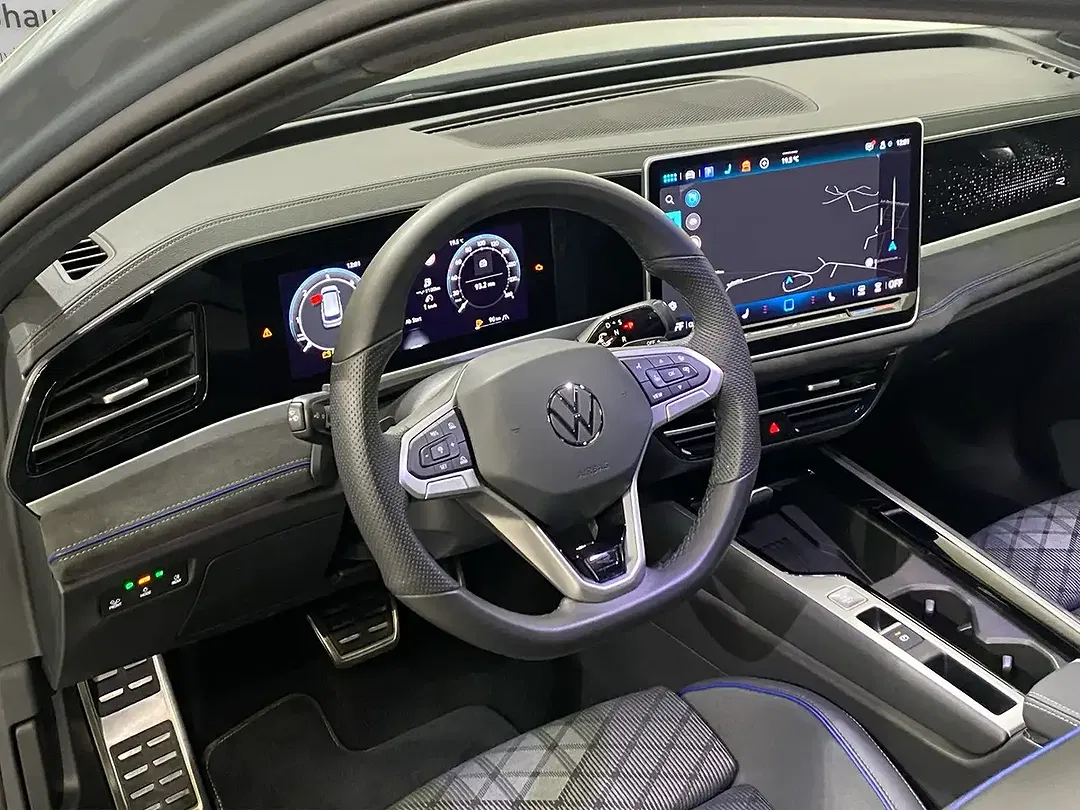 Volkswagen Passat - Thumbnail 3