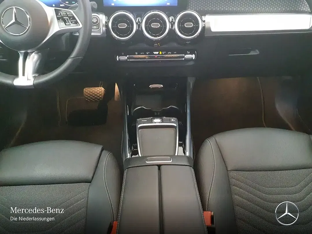 Mercedes-Benz GLB 220 - Thumbnail 14