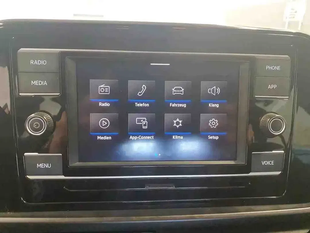 Volkswagen T-Roc - Thumbnail 3