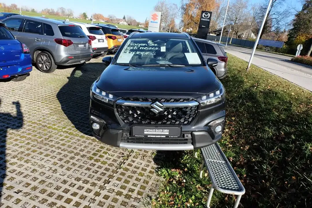 Suzuki SX4 S-Cross - Thumbnail 2