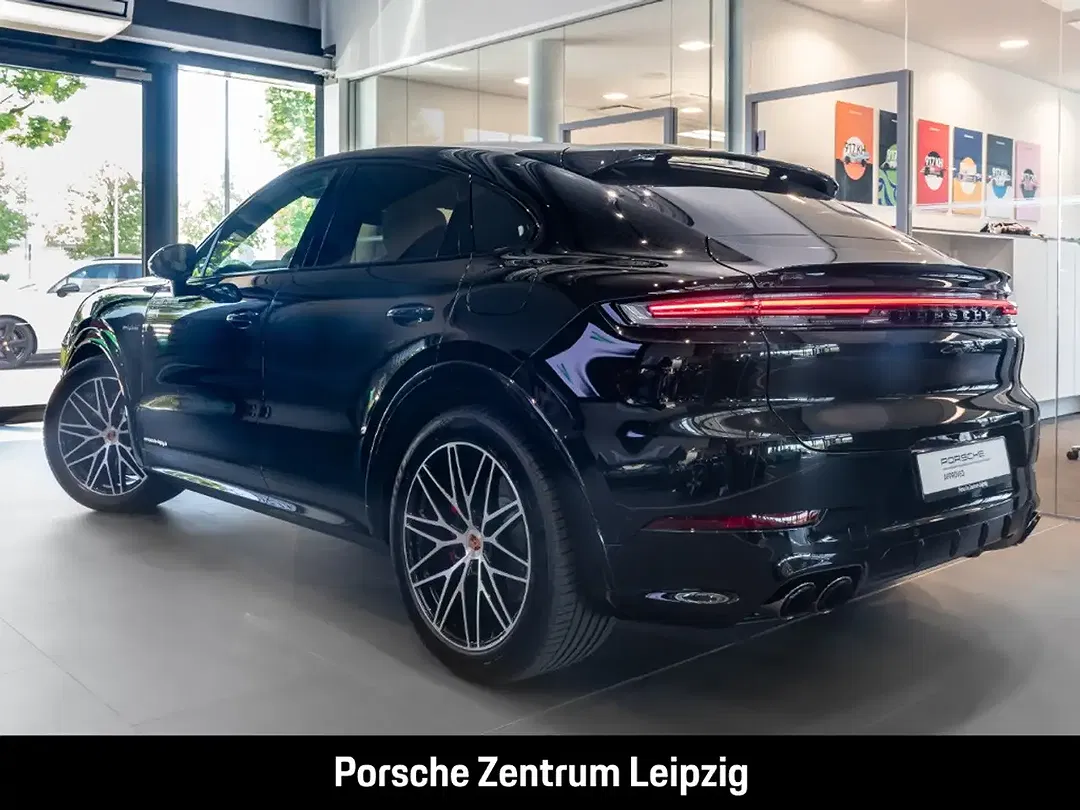 Porsche Cayenne - Thumbnail 3