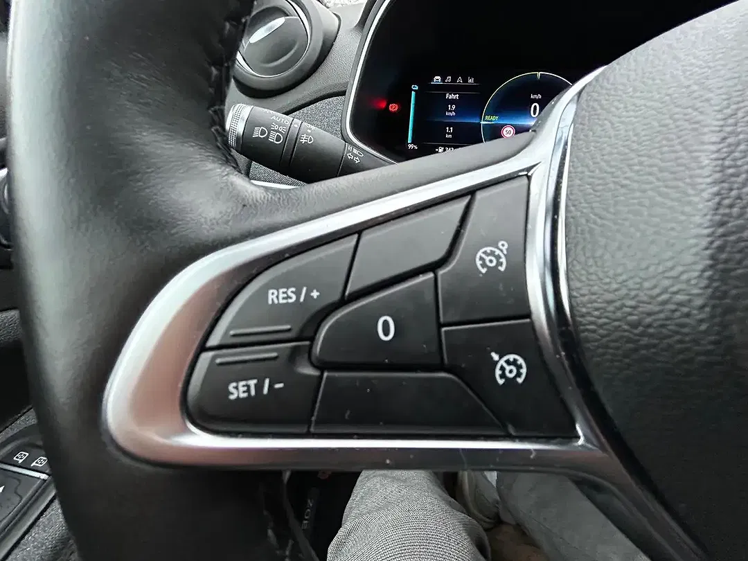 Renault ZOE - Thumbnail 11