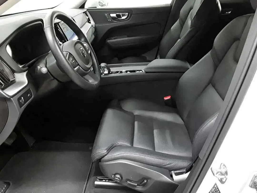 Volvo XC60 B4 Geartronic Momentum Pro - foto 2