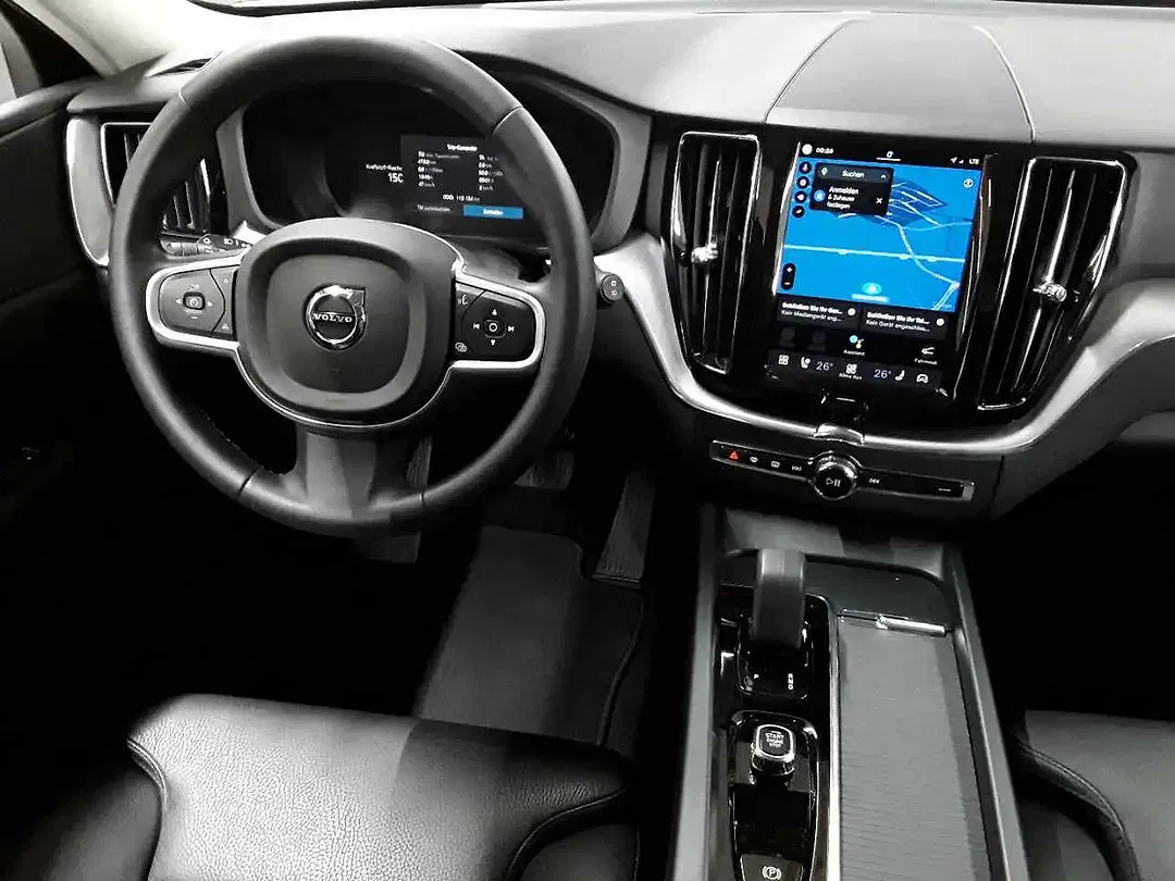 Volvo XC60 - Thumbnail 3