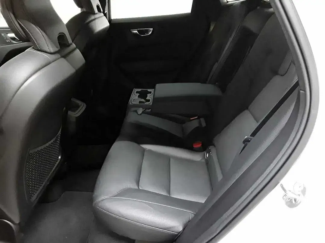 Volvo XC60 - Thumbnail 4