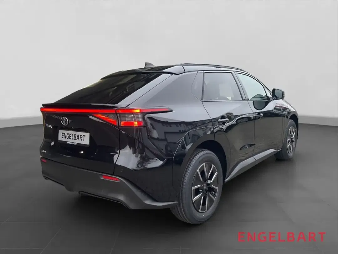 Toyota bZ4X - Thumbnail 3