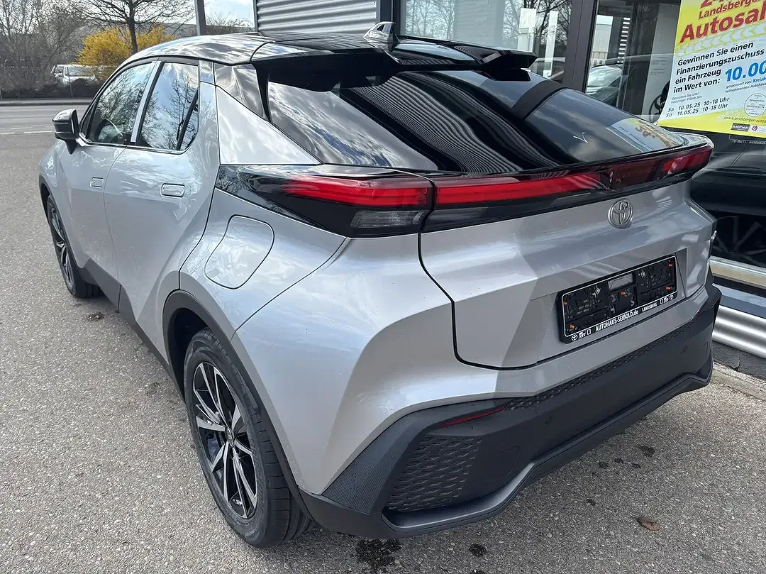 Toyota C-HR - Thumbnail 4
