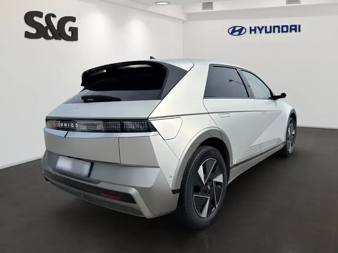 Hyundai IONIQ 5 - Thumbnail 3
