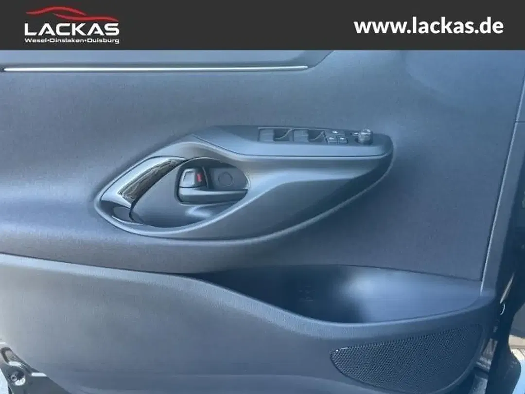 Toyota Yaris Cross - Thumbnail 12