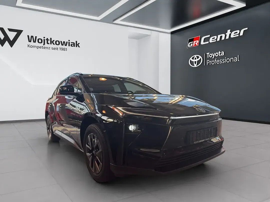 Toyota bZ4X - Thumbnail 1