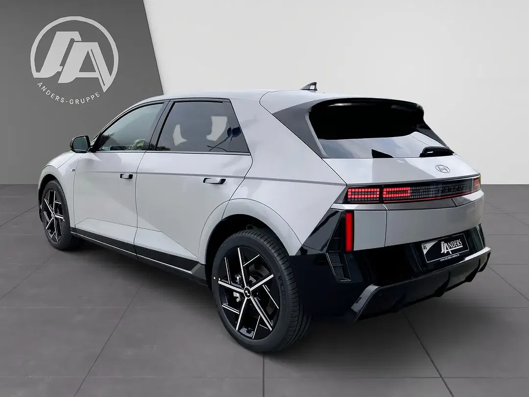 Hyundai IONIQ 5 - Thumbnail 1