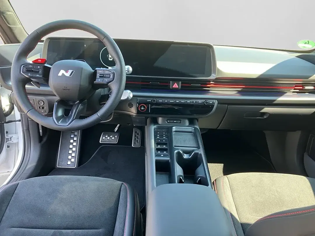 Hyundai IONIQ 6 - Thumbnail 11