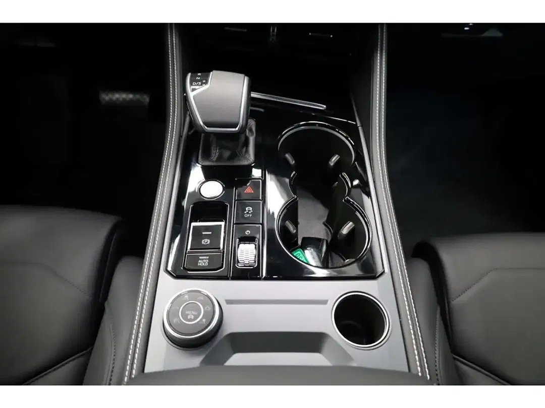 Volkswagen Touareg - Thumbnail 12