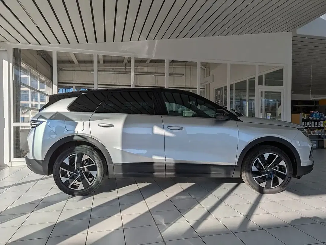 Opel Grandland - Thumbnail 2
