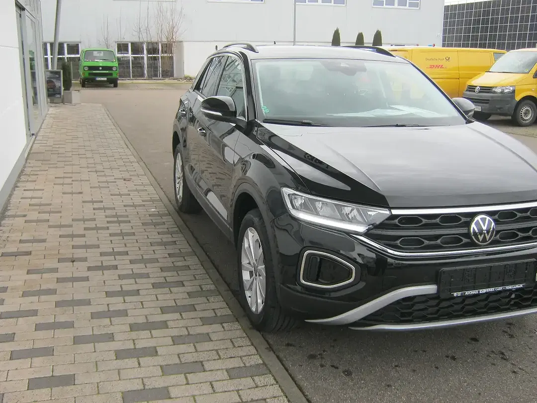 Volkswagen T-Roc - Thumbnail 4