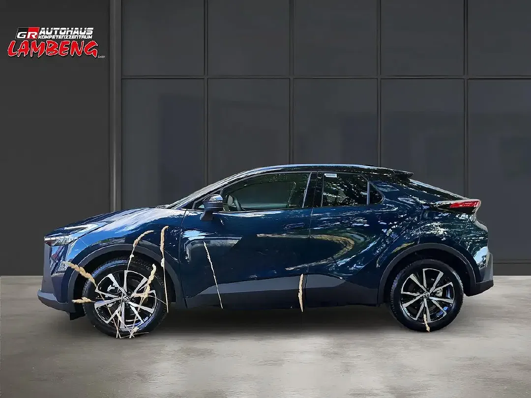 Toyota C-HR - Thumbnail 3