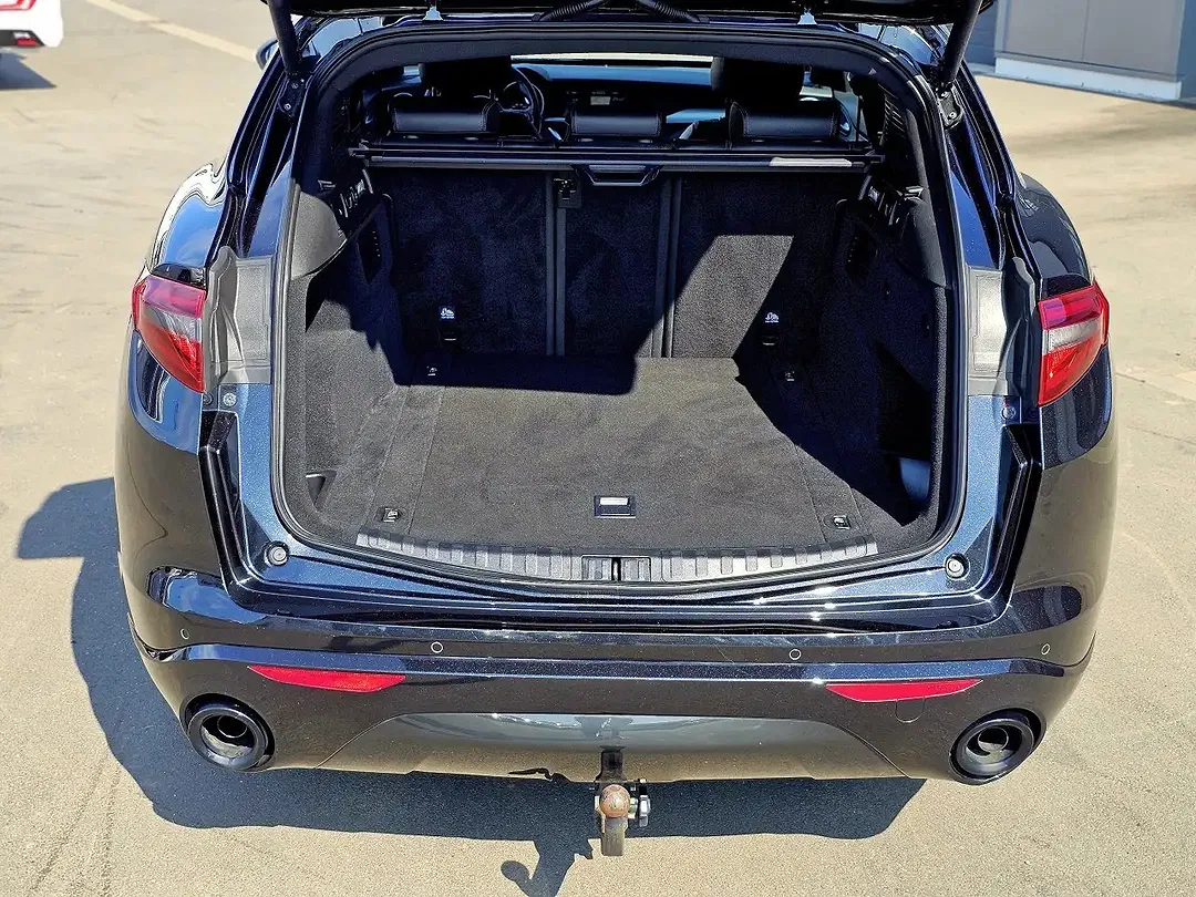 Alfa Romeo Stelvio - Thumbnail 11