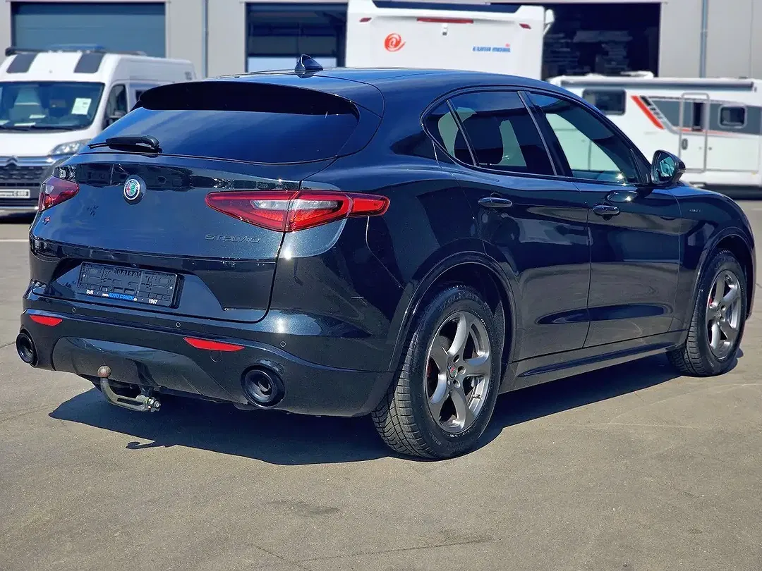 Alfa Romeo Stelvio - Thumbnail 3