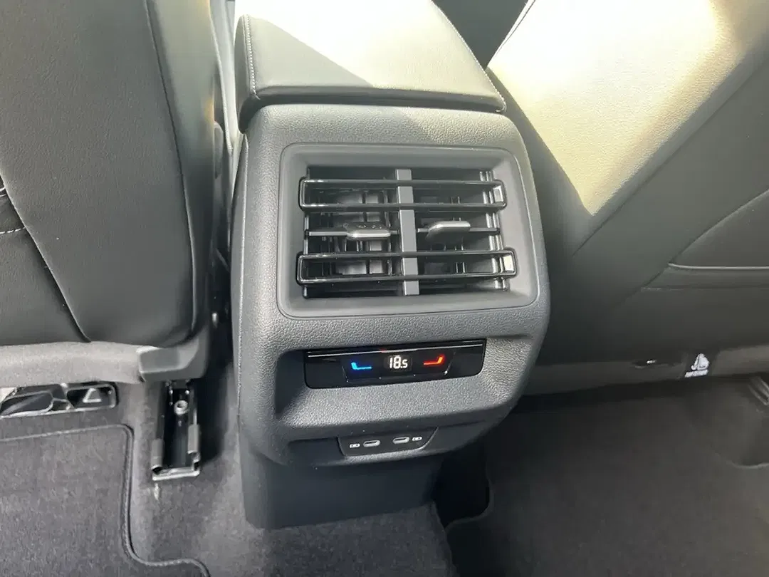 Volkswagen Tiguan - Thumbnail 13