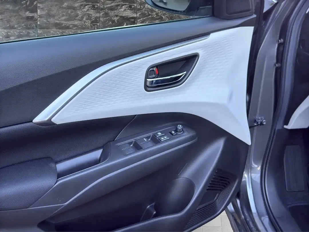 Suzuki Swift - Thumbnail 9