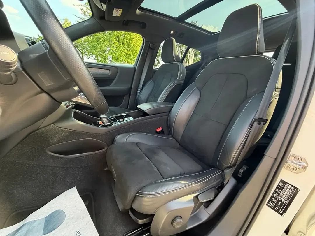 Volvo XC40 - Thumbnail 11
