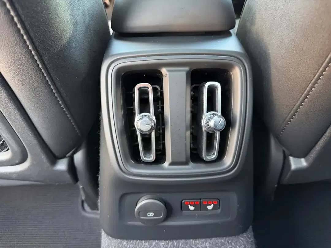 Volvo XC40 - Thumbnail 13