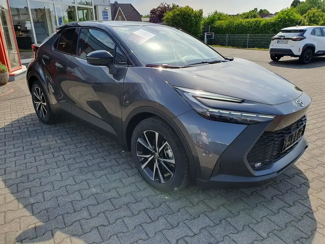 Toyota C-HR - Thumbnail 2