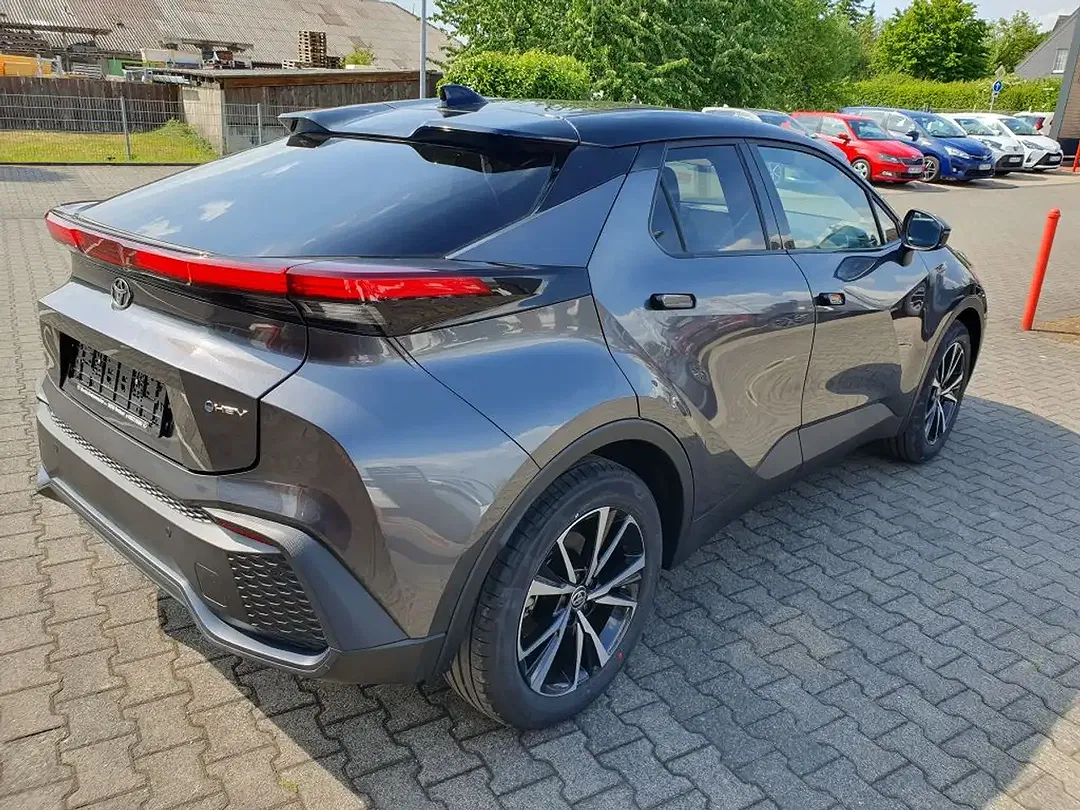 Toyota C-HR - Thumbnail 4