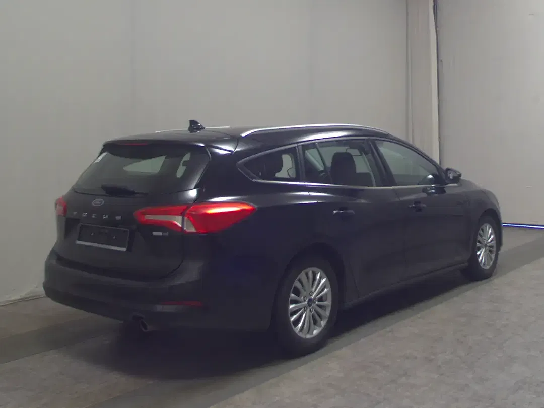 Ford Focus - Thumbnail 4
