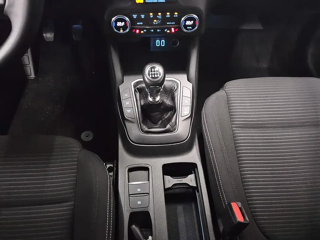 Ford Focus - Thumbnail 6