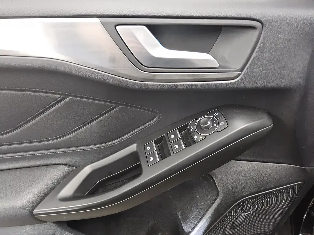 Ford Focus - Thumbnail 9