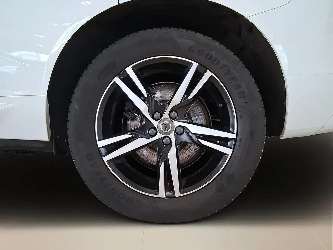 Volvo XC60 - Thumbnail 6