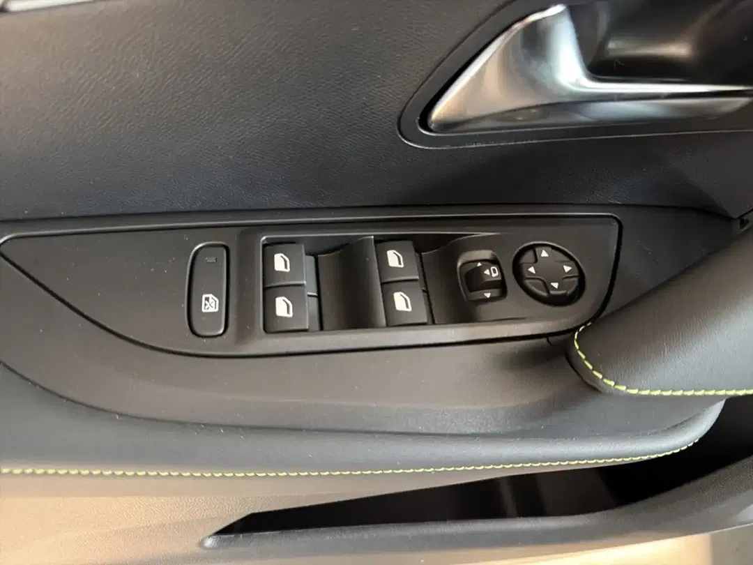 Peugeot 2008 - Thumbnail 12
