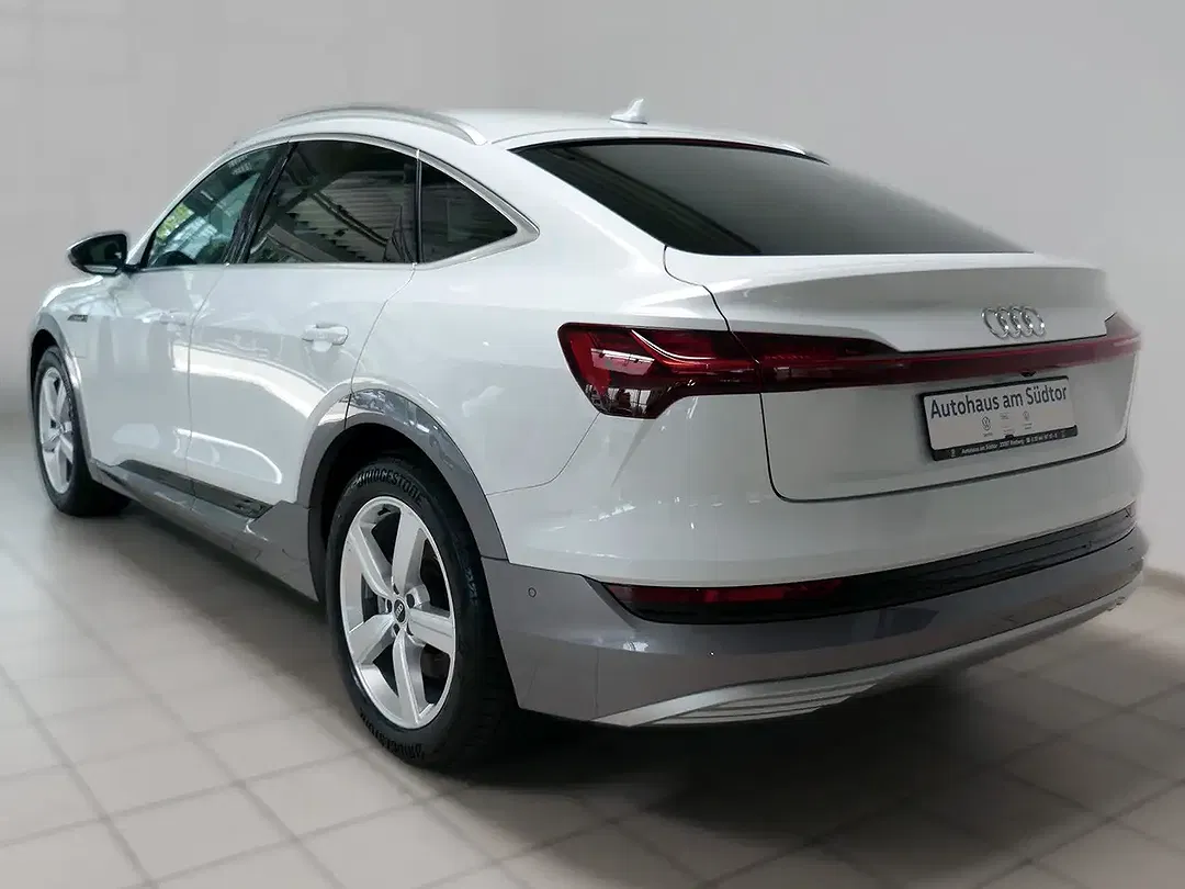 Audi e-tron - Thumbnail 3