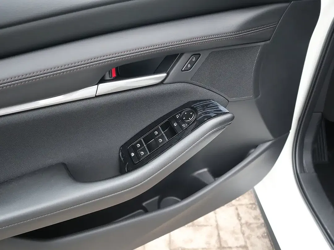 Mazda 3 - Thumbnail 10