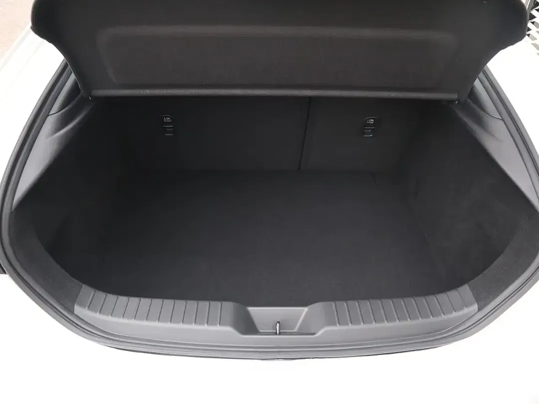 Mazda 3 - Thumbnail 9