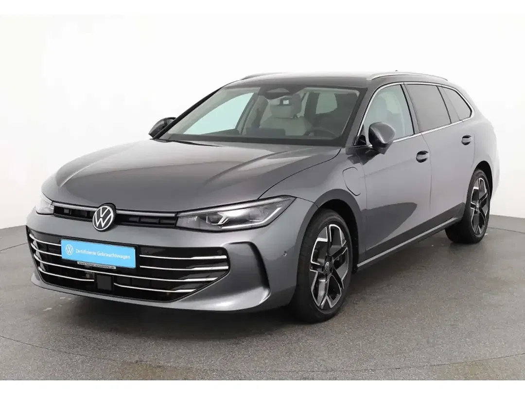 Volkswagen Passat - Thumbnail 1