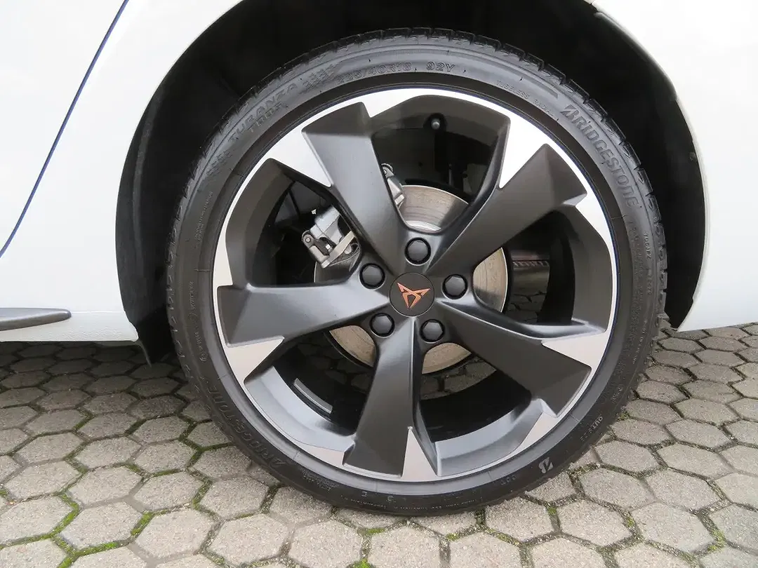 CUPRA Leon - Thumbnail 5