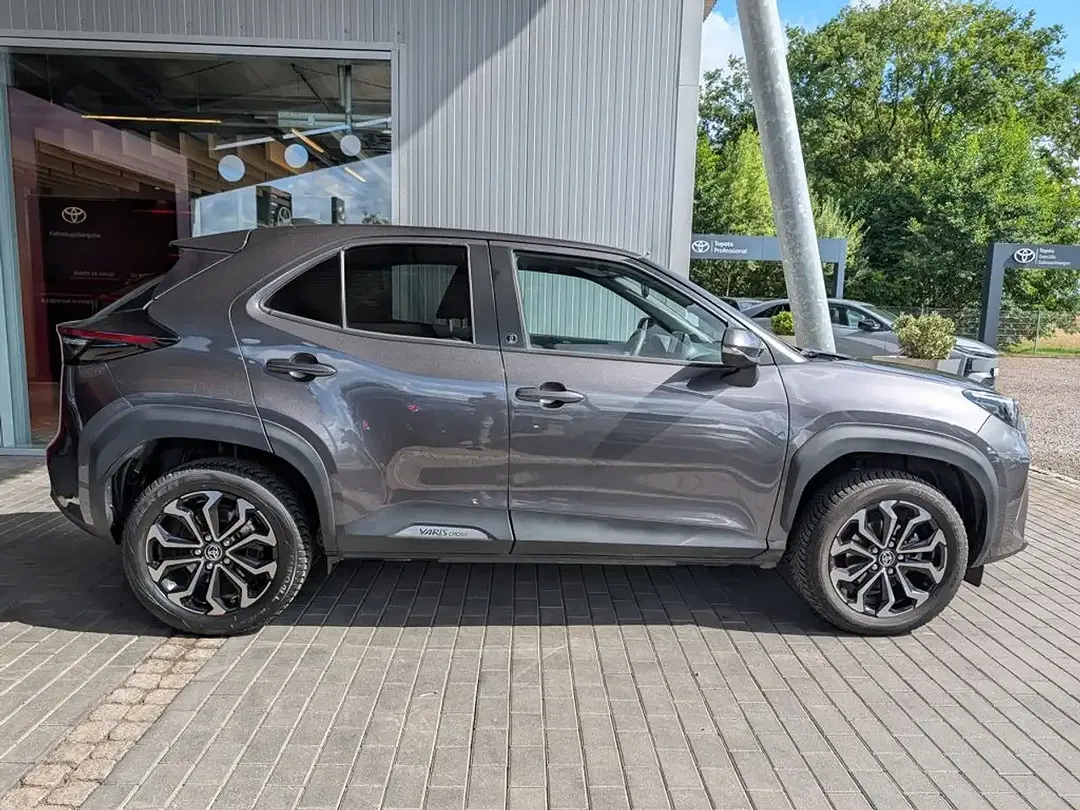 Toyota Yaris Cross - Thumbnail 3