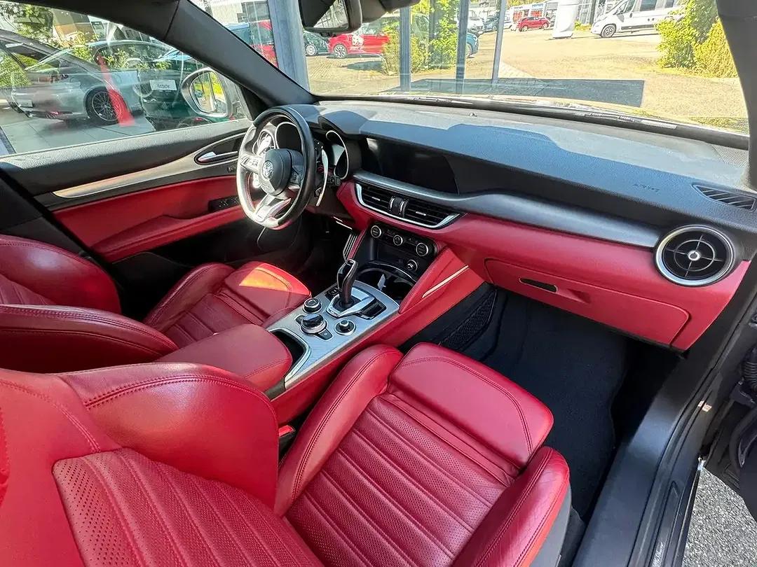 Alfa Romeo Stelvio - Thumbnail 10