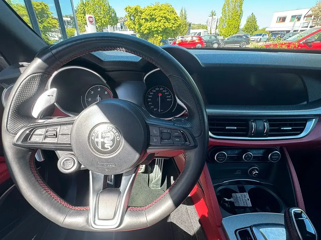 Alfa Romeo Stelvio - Thumbnail 15