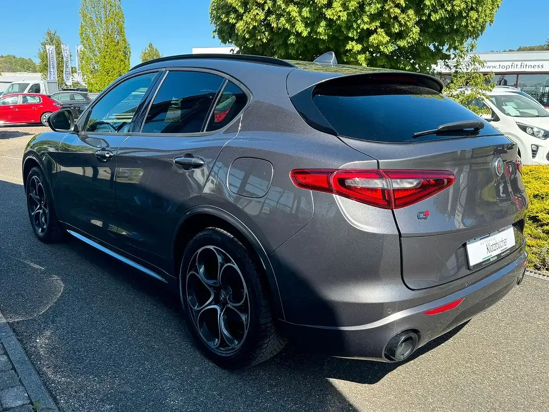 Alfa Romeo Stelvio - Thumbnail 3