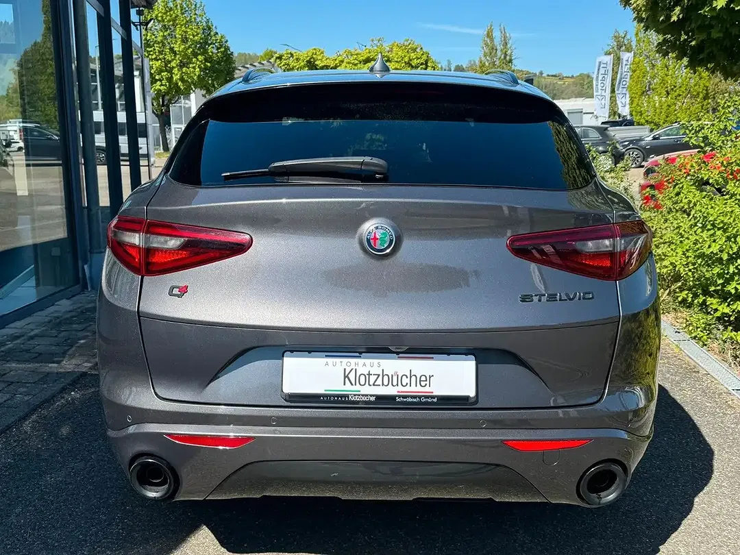 Alfa Romeo Stelvio - Thumbnail 4