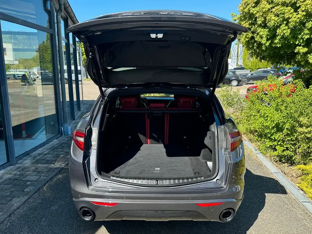 Alfa Romeo Stelvio - Thumbnail 5