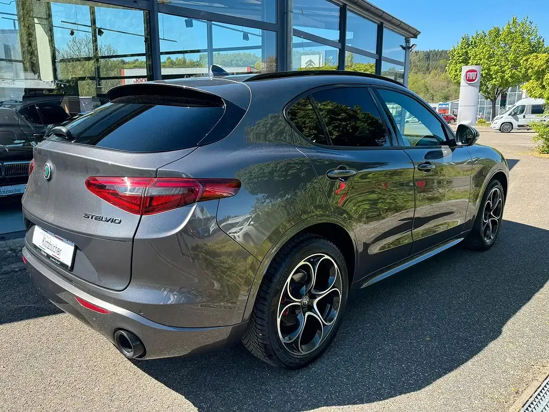 Alfa Romeo Stelvio - Thumbnail 6