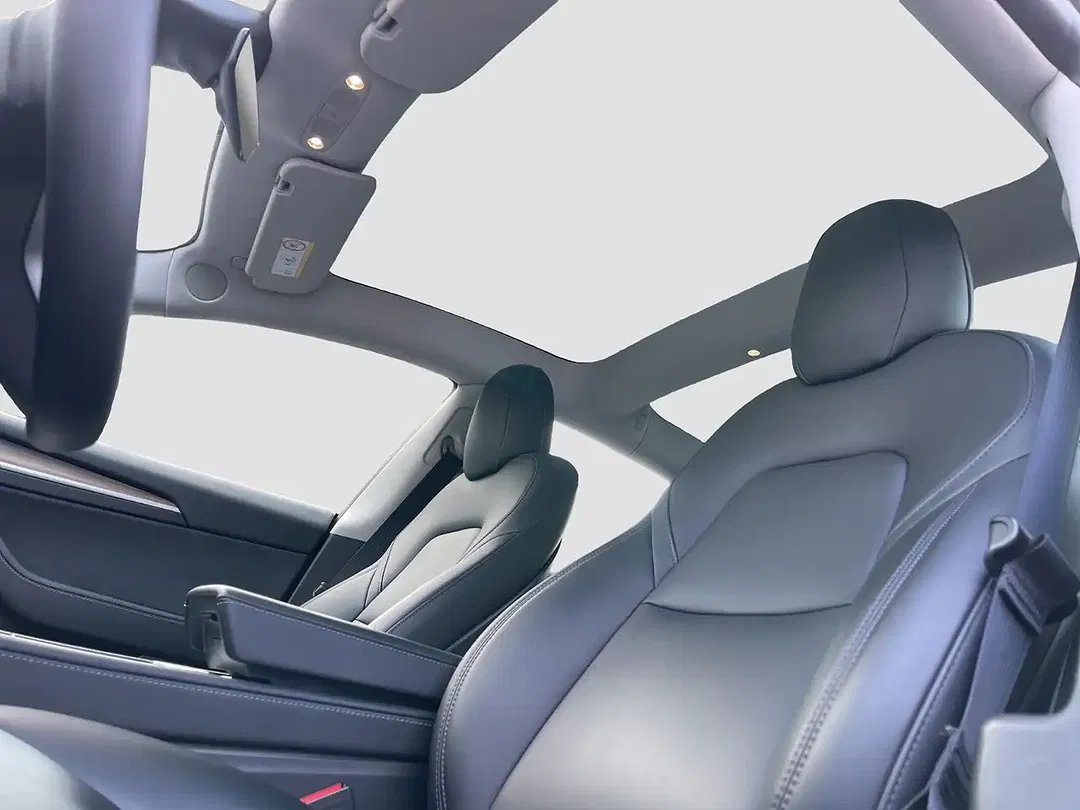 Tesla Model 3 - Thumbnail 10
