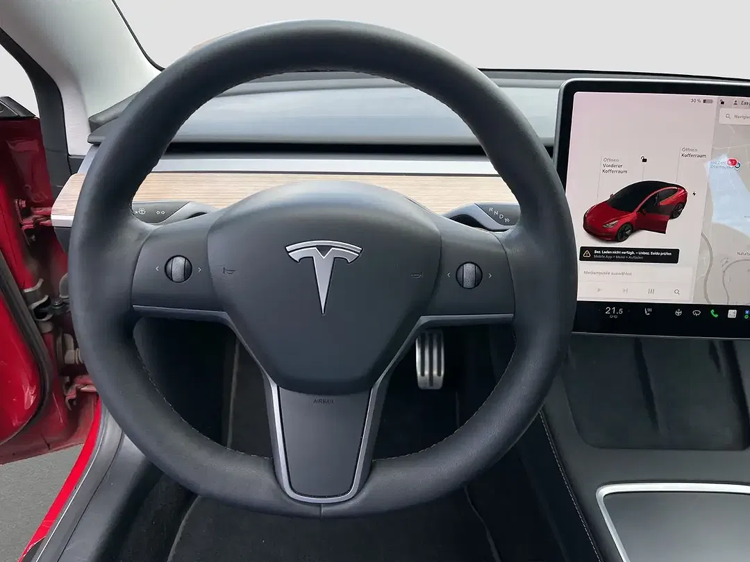 Tesla Model 3 - Thumbnail 11