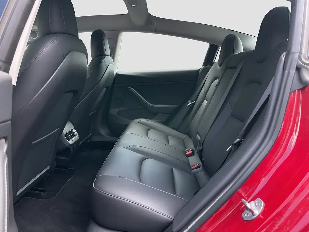 Tesla Model 3 - Thumbnail 19